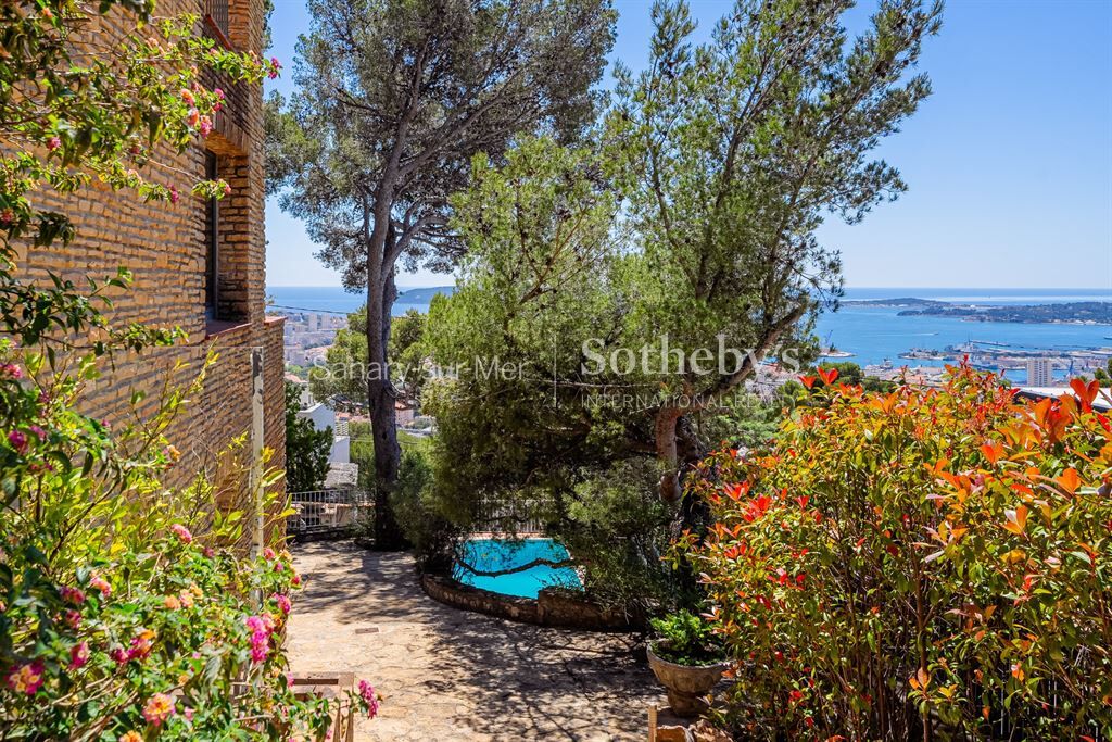 Villa / Maison 7 pièces  à vendre Toulon 83000