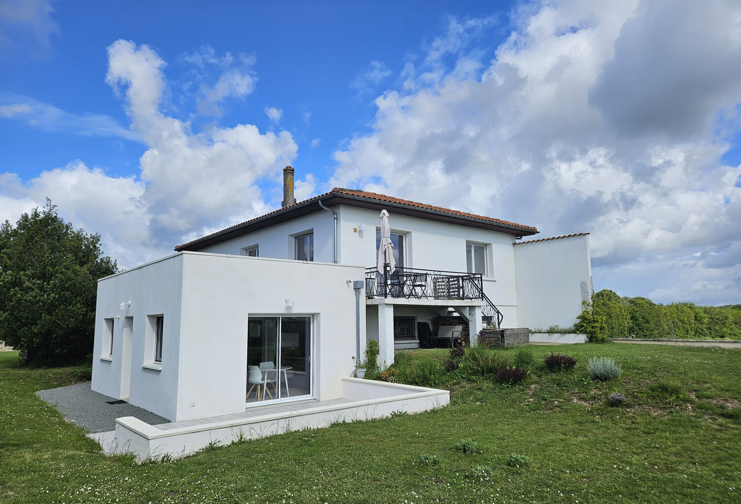 Maison à SAINTES rive gauche — photo 1