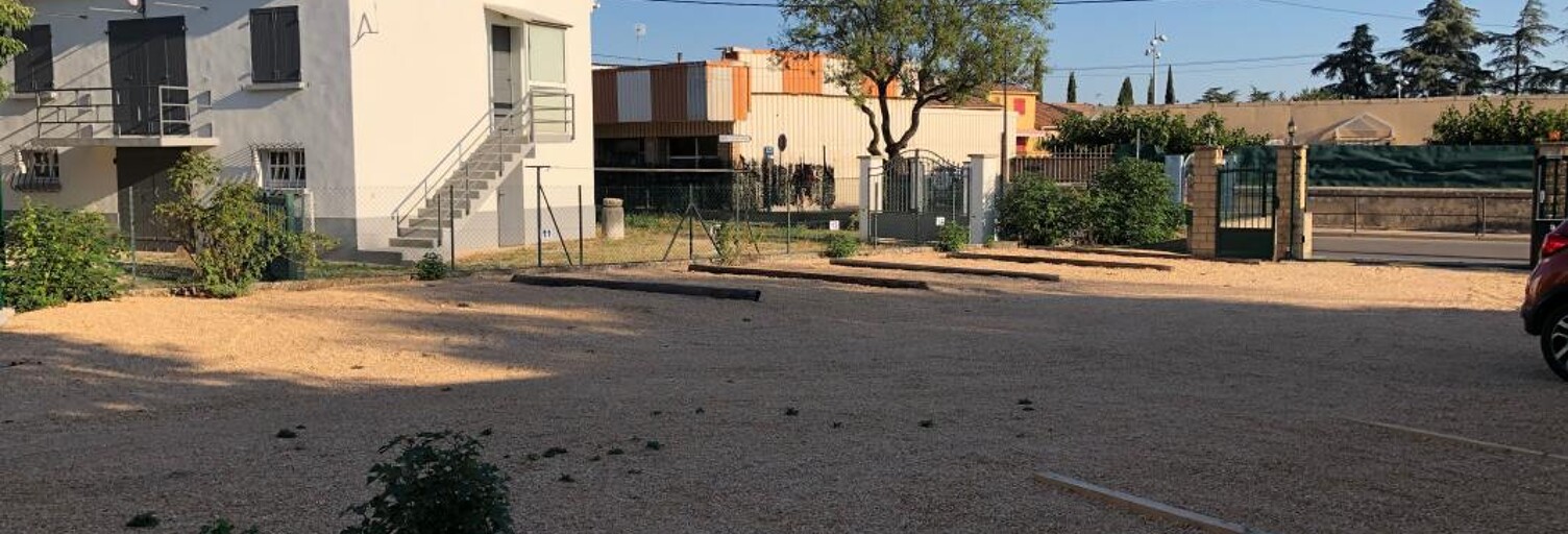 Garage   m² à louer à Saint-Maximin-la-Sainte-Baume (83470)