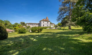 Maison 10 Pièces 400 m² à vendre à Saint-Bernard (01600)