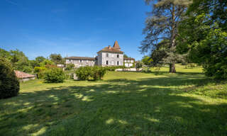 Maison 10 Pièces 400 m² à vendre à Saint-Bernard (01600)