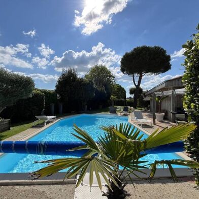 Maison 7 pièces 748800 €