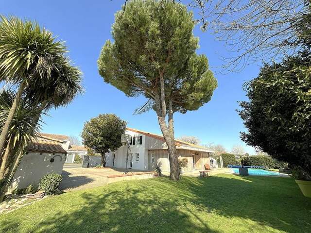 Villa de 8 pièces principales — photo du bien