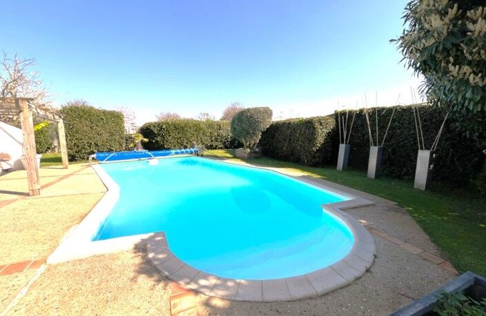 Villa de 8 pièces principales — photo 2