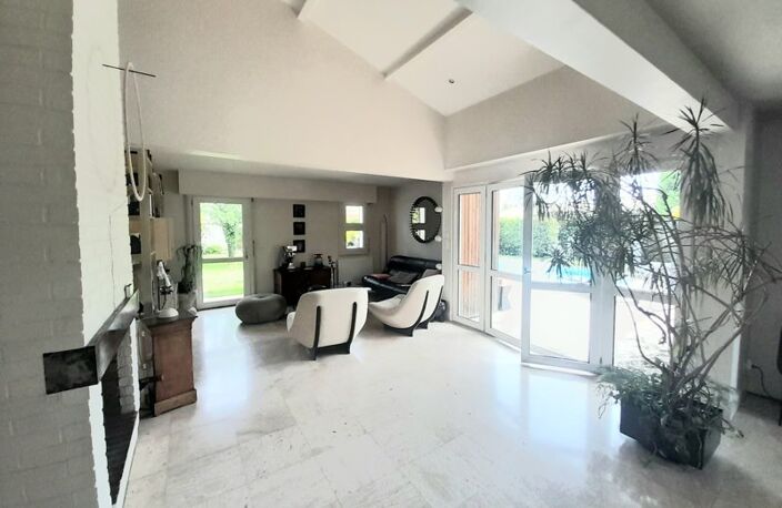Villa de 8 pièces principales — photo 4