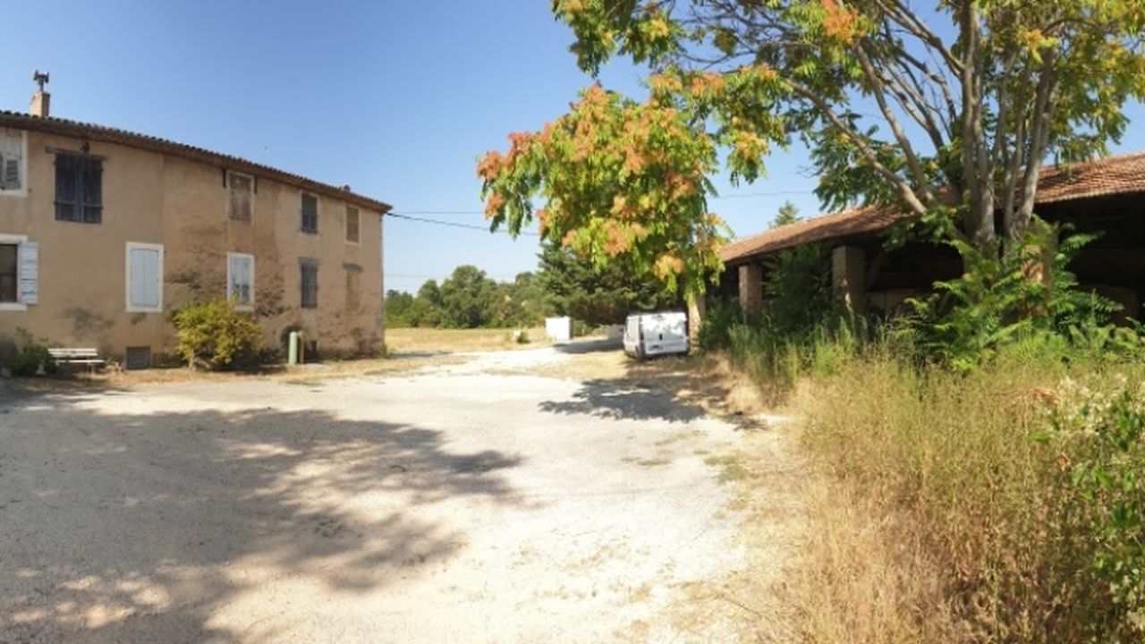 maison 10 pièces 1580 m2 à vendre à Saignon (84400)