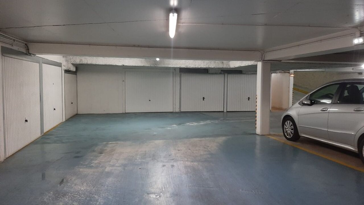 garage  pièces 13 m2 à vendre à Neuilly-sur-Seine (92200)