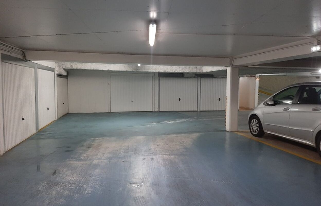 garage  pièces 13 m2 à vendre à Neuilly-sur-Seine (92200)