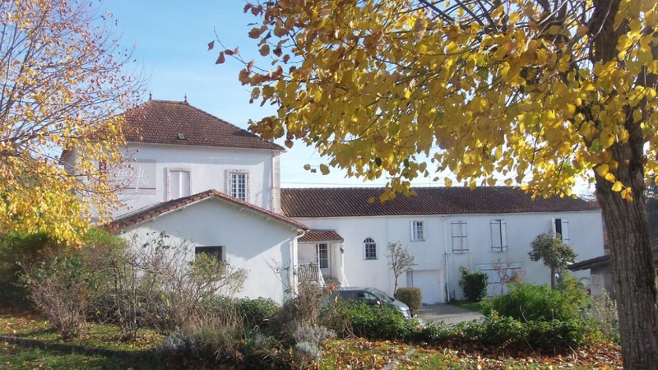 immeuble  pièces 400 m2 à vendre à Luxé (16230)