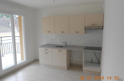 location appartement 565 € CC /mois à proximité de Savigny-le-Temple (77176)