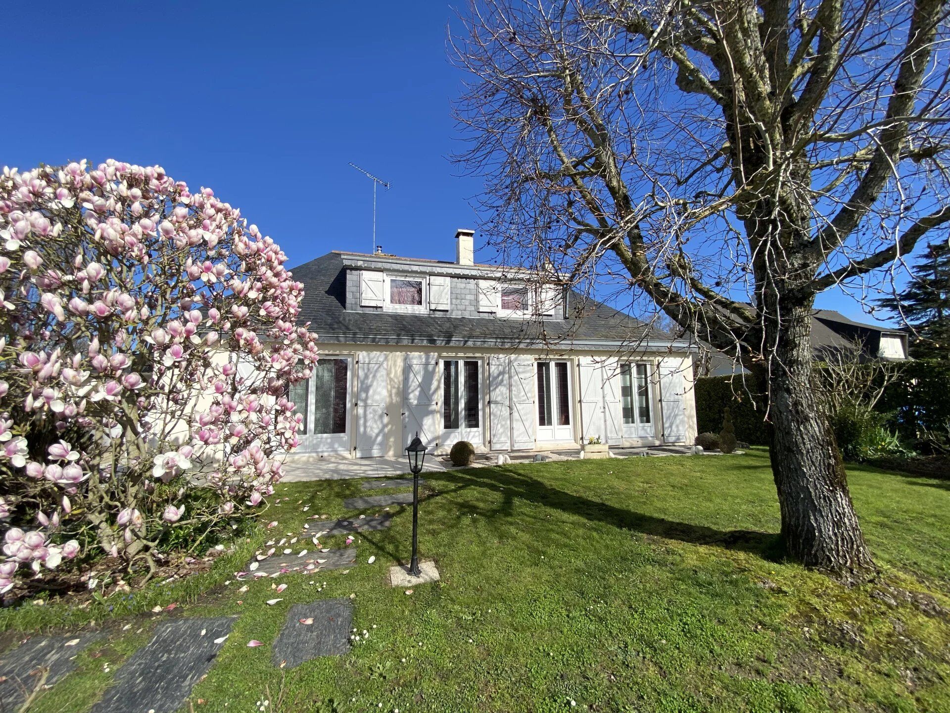 Vente Maison 155m² 7 Pièces à Verrières-en-Anjou (49112) - Arthurimmo