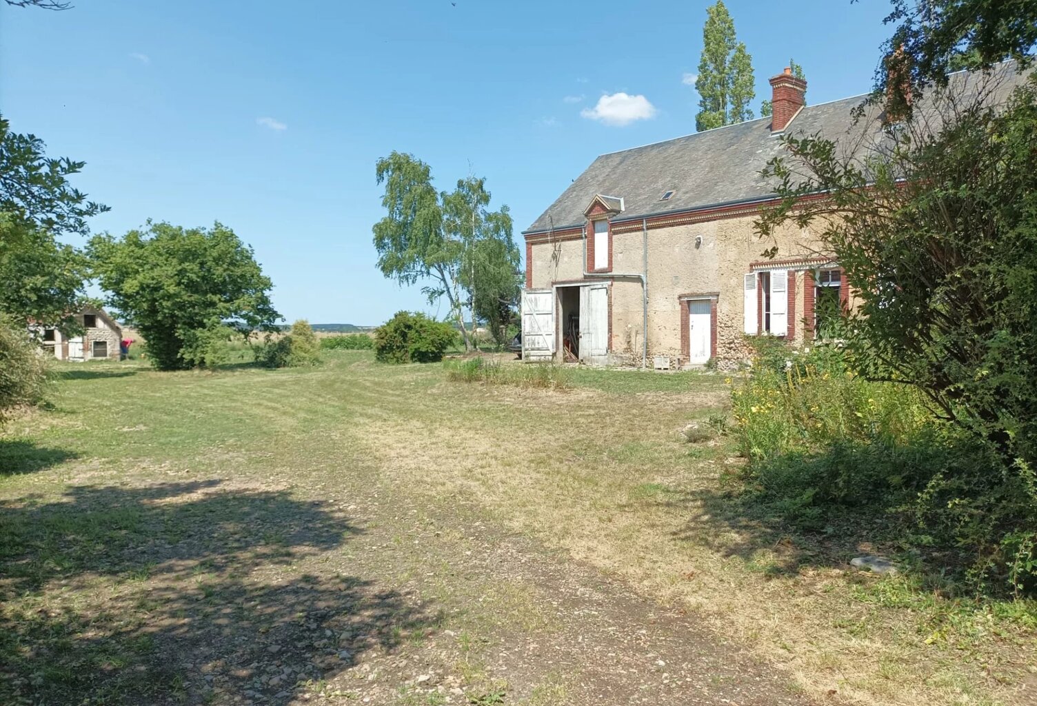 A VENDRE - Corps de ferme 7 pièces sur plus d' un hectare — photo 1