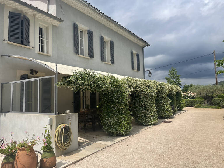 La Crau/ Hyeres: Bastide du XIXème siècle  au milieu d'un vig... — photo 1