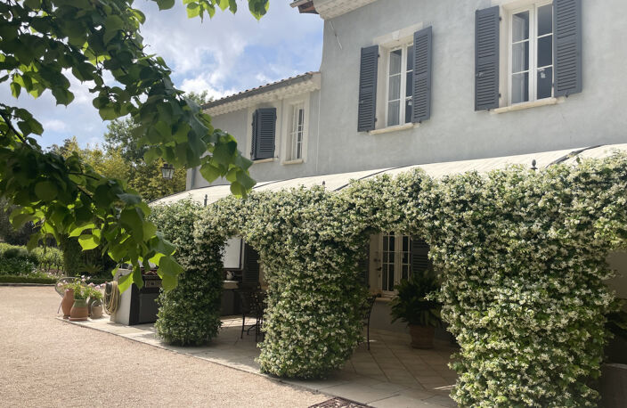 La Crau/ Hyeres: Bastide du XIXème siècle  au milieu d'un vig... — photo 2