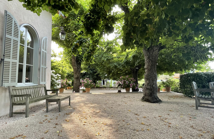 La Crau/ Hyeres: Bastide du XIXème siècle  au milieu d'un vig... — photo 3