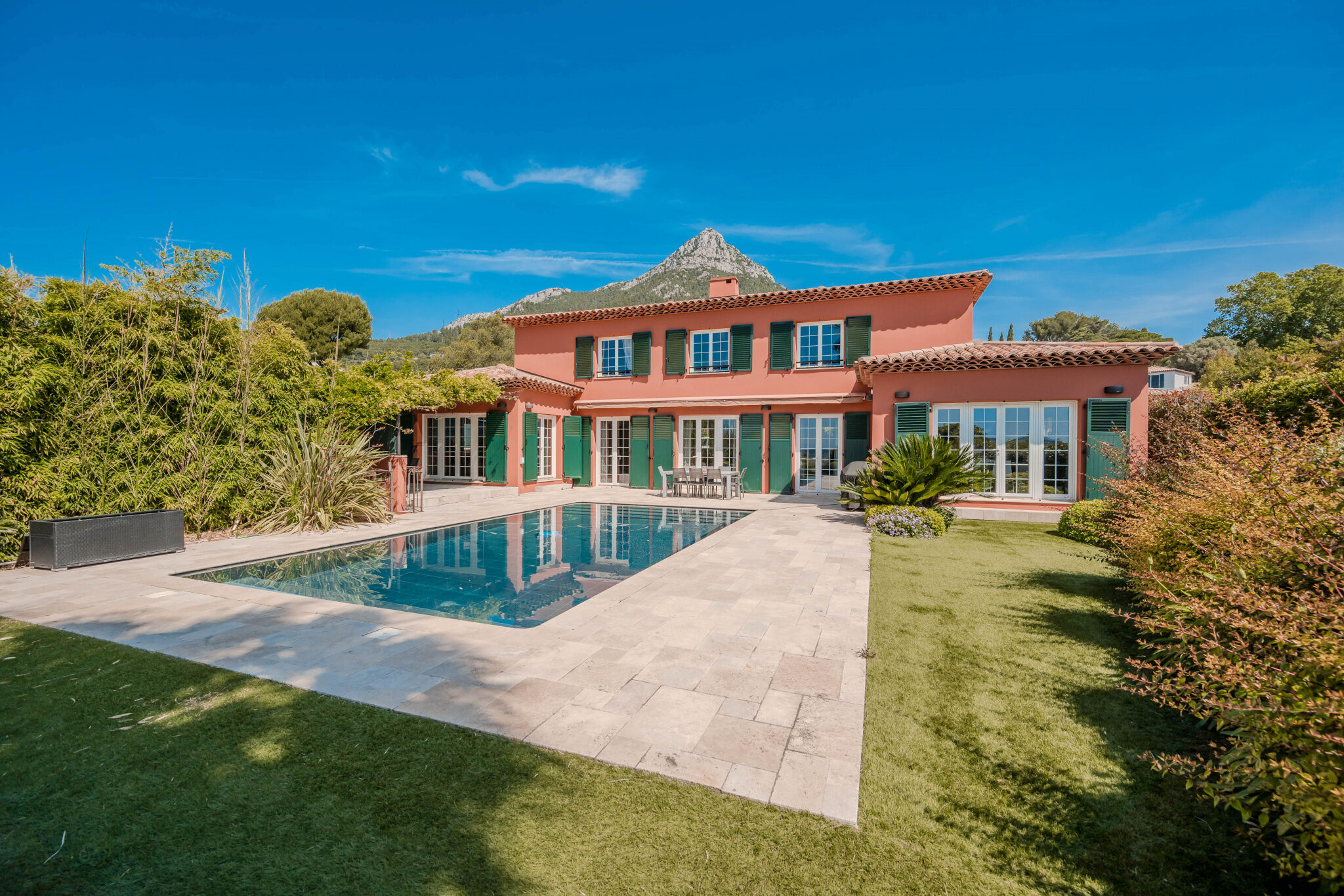 Villa / Maison  T8 à vendre Valette-du-Var (La) 83160