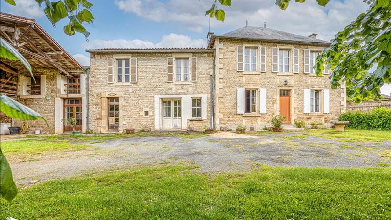 maison 10 pièces 251 m2 à vendre à Saint-Romans-Lès-Melle (79500)