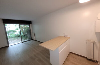 location appartement 650 € CC /mois à proximité de Coudoux (13111)