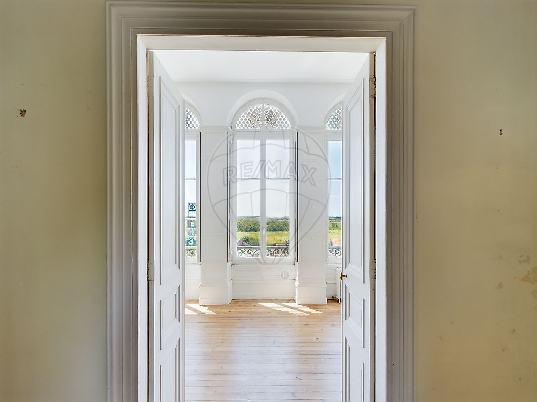 Villa / Maison  T14 à vendre Tonnay-Charente 17430