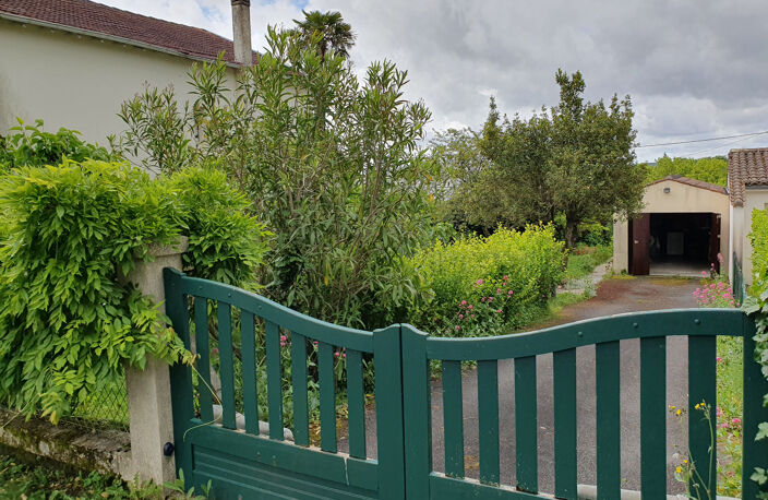 Vente maison 6 pièces 130 m² Saintes (17100) — photo 2