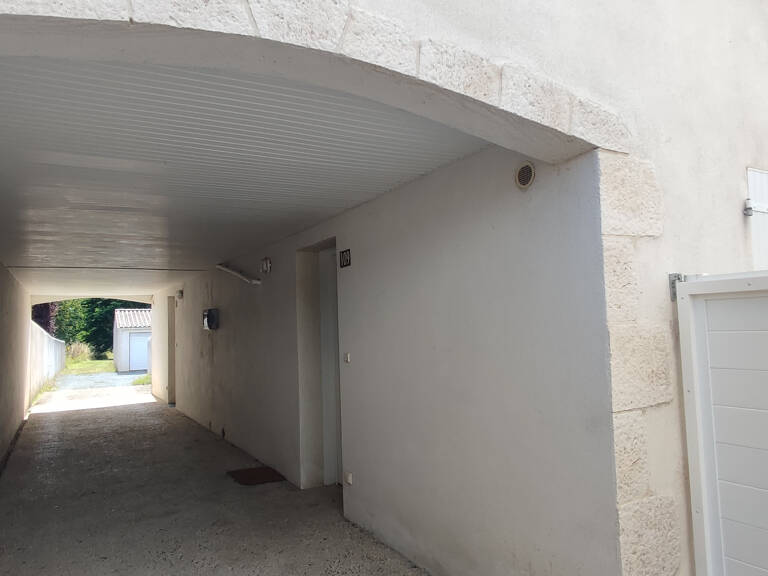 immeuble comportant deux maisons mytoyennes dont une louée à ... — photo 1
