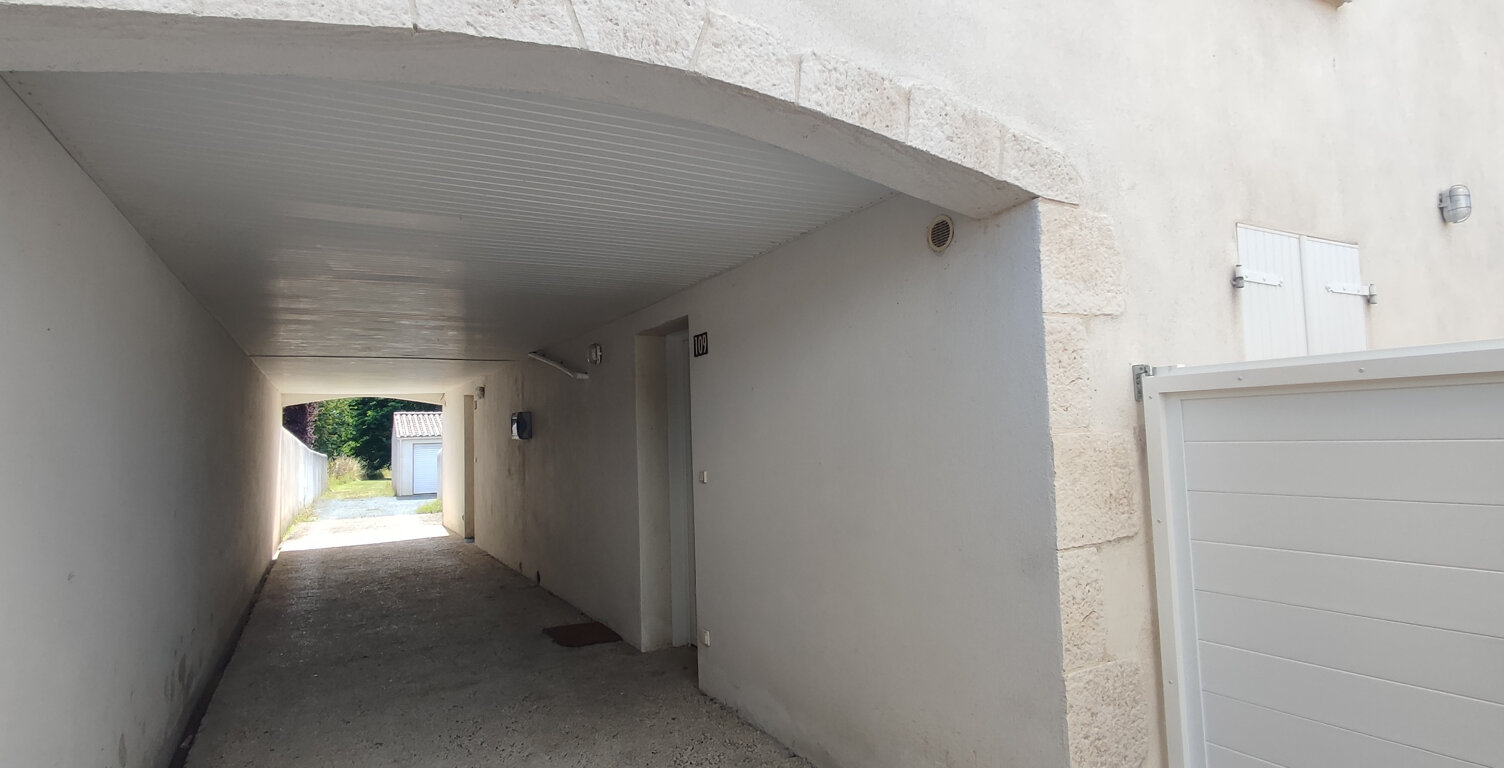 immeuble comportant deux maisons mytoyennes dont une louée à ... — photo 1