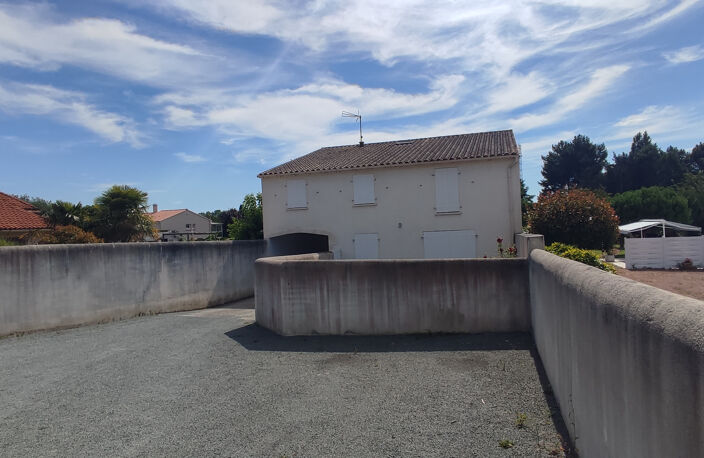 immeuble comportant deux maisons mytoyennes dont une louée à ... — photo 4