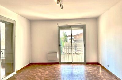 location appartement 700 € CC /mois à proximité de Lauris (84360)