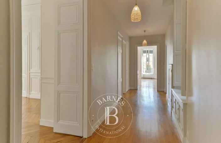 Lyon 2 - Ainay - Appartement bourgeois de 175,45 m² - Garage double - 3 Chambres — photo 4