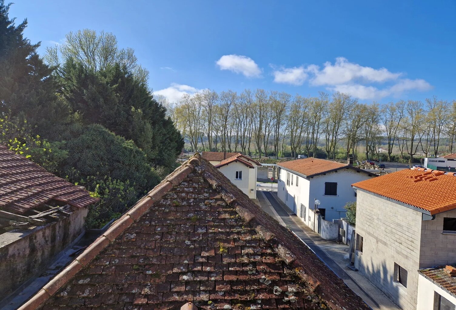 APPARTEMENT T3 – 64,90 m² – CENTRE-VILLE DE PEYREHORADE – BALCON AVEC VUE DÉGAGÉE SUR LE GAVE — photo 1
