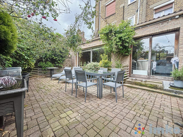 Maison individuelle, 6 chambres, garage, cour exposée ouest — photo du bien