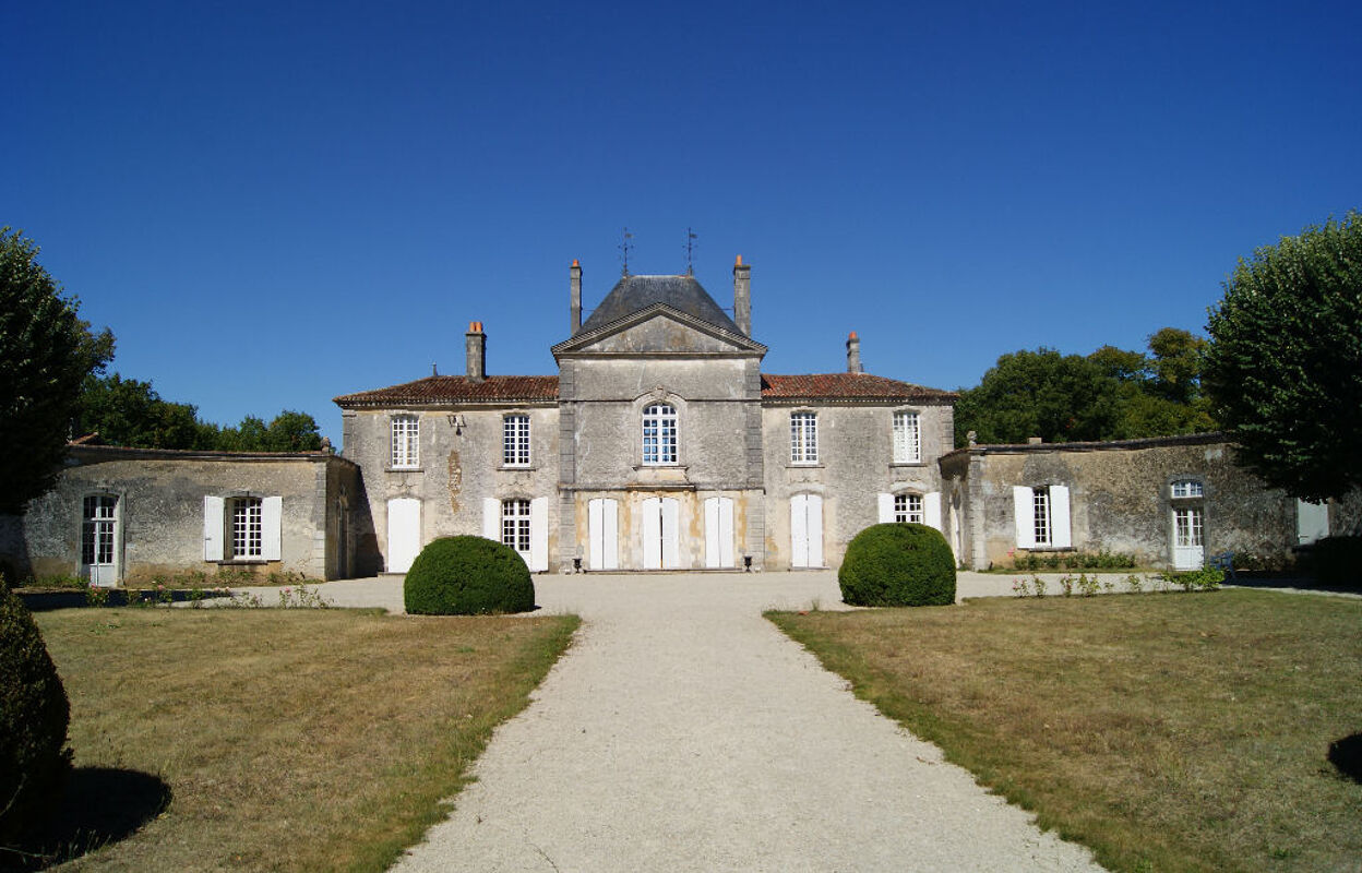 maison 12 pièces 556 m2 à vendre à Saint-Jean-d'Angély (17400)