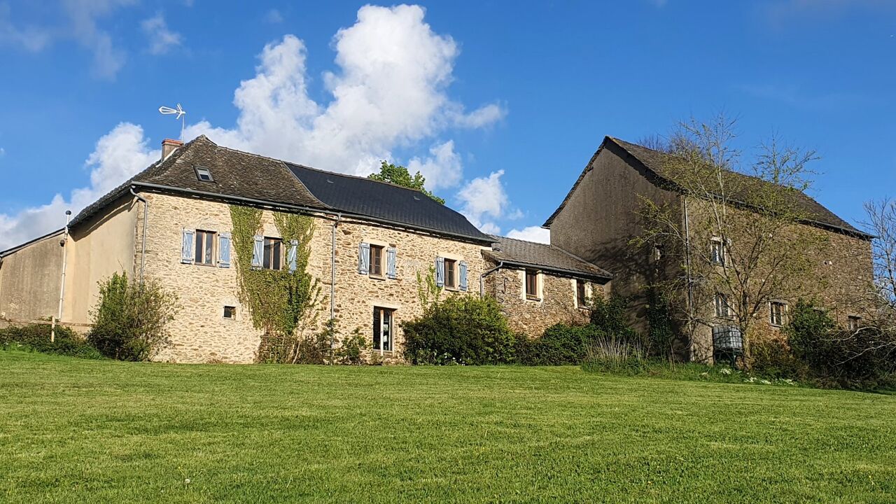 maison 11 pièces 308 m2 à vendre à Rieupeyroux (12240)