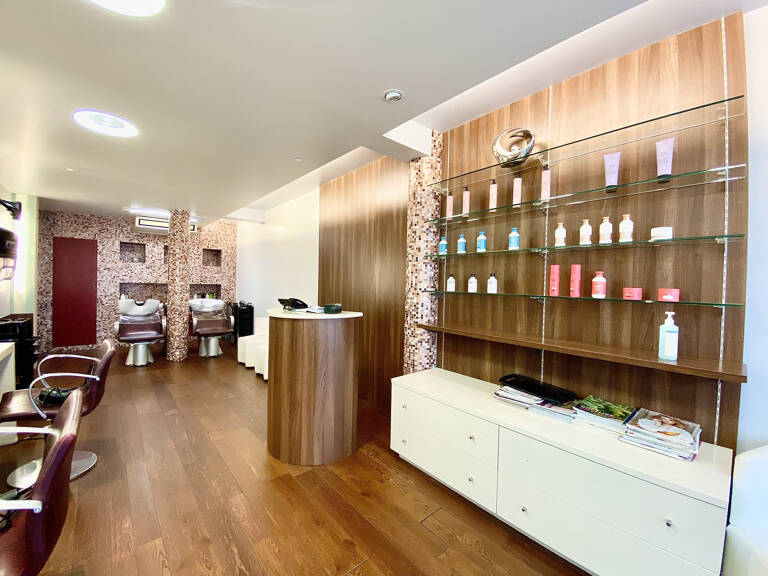 Fonds de commerce d'un salon de coiffure au coeur de Saint J — photo 1
