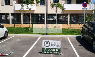 Garage   m² à louer à Hyères (83400)