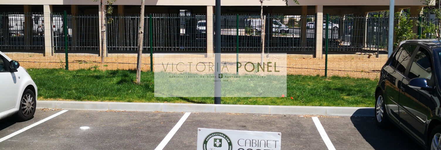 Garage   m² à louer à Hyères (83400)