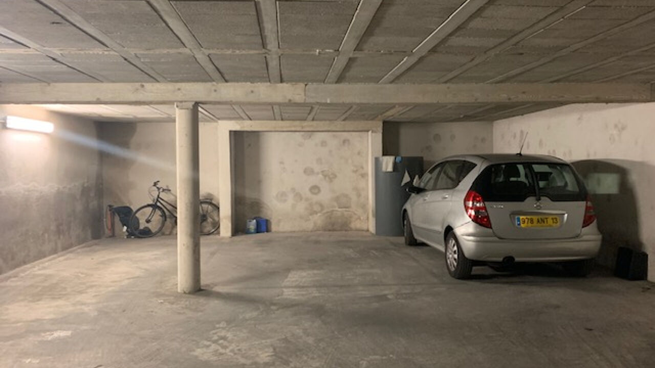 garage  pièces 14 m2 à louer à Marseille 4 (13004)