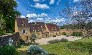 Maison 9 Pièces 327 m² à vendre à Sainte-Mondane (24370)