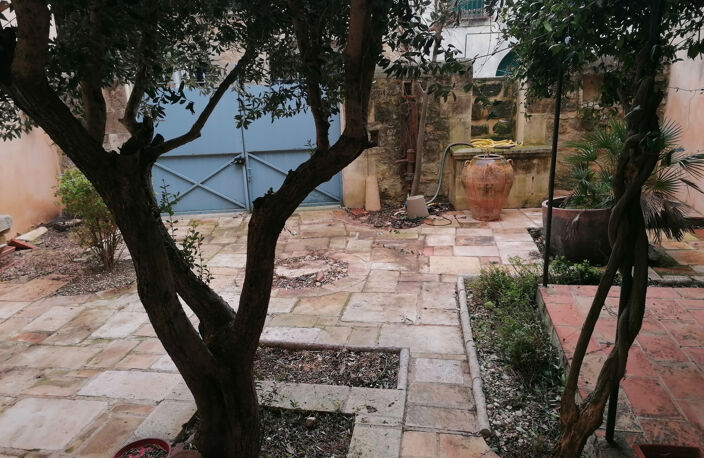 Ensemble de deux Authentiques demeures en pierres avec pisci — photo 2