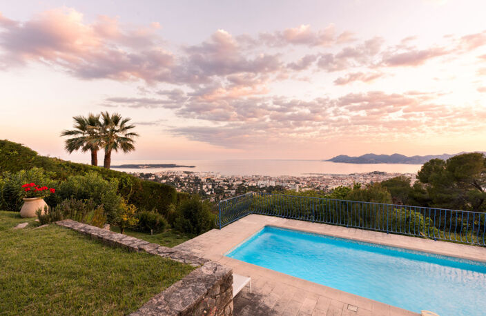 CANNES SUPER CANNES VILLA T6 200M2 VUE MER PANORAMIQUE PISCI — photo 2