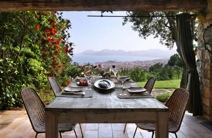 CANNES SUPER CANNES VILLA T6 200M2 VUE MER PANORAMIQUE PISCI — photo 4
