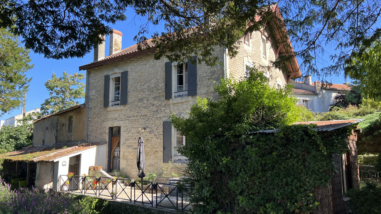 maison 8 pièces 260 m2 à vendre à Saint-Jean-d'Angély (17400)