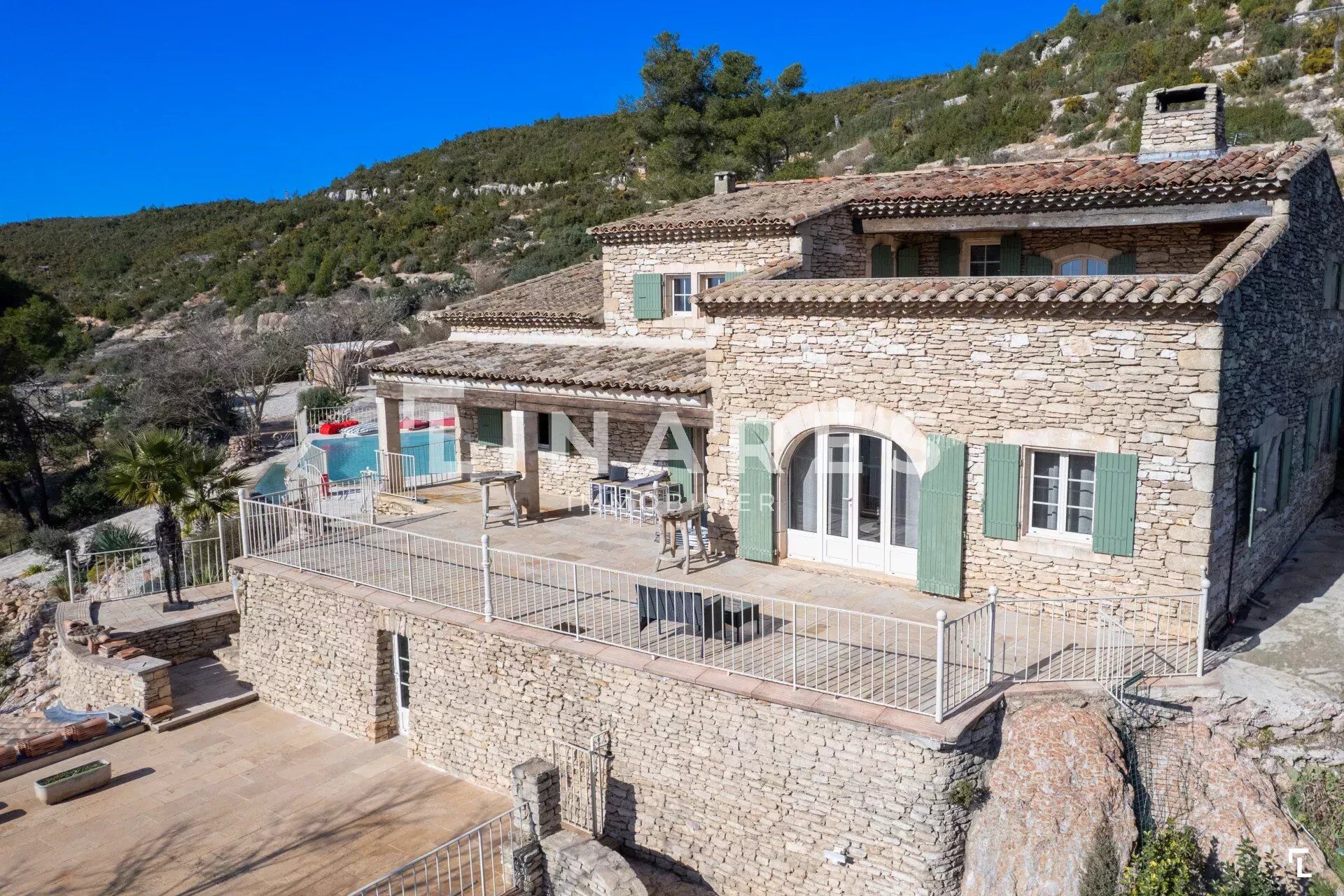 Villa / Maison 9 pièces  à vendre Aix-en-Provence 13100