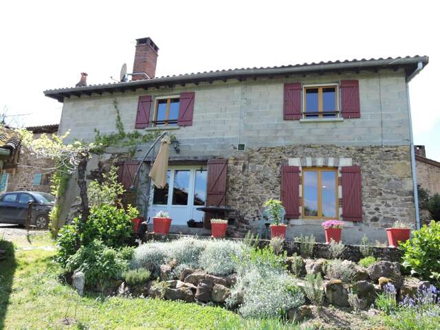 Maison en pierre, au grand calme avec granges, jardin attenan... — photo du bien