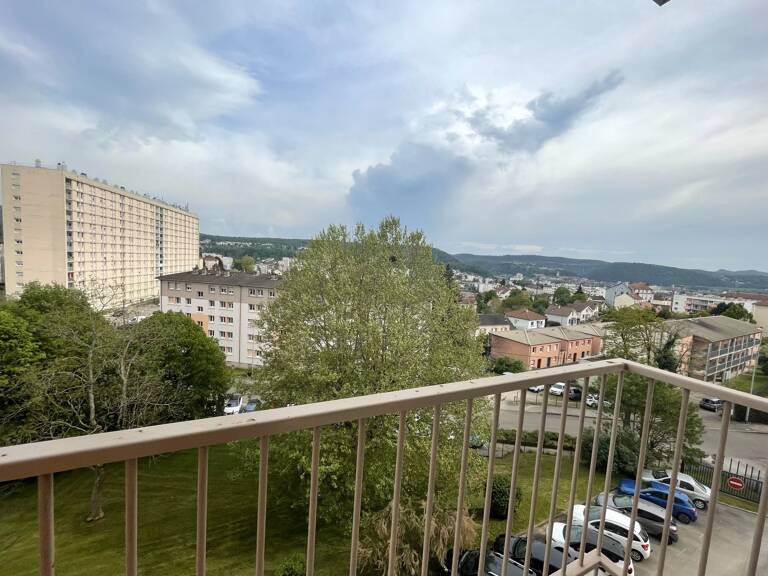 EXCLUSIVITÉ - RUE DES CRAS, LUMINEUX T4 À RÉNOVER + GARAGE — photo 1