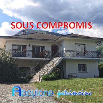 Maison 6 pièces 245 m²