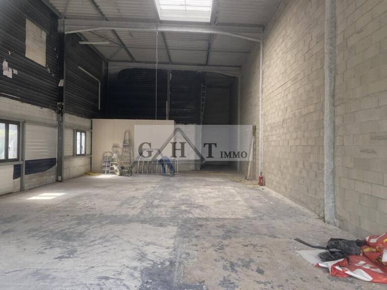 BOUTIQUE 200M² A LOUER VILLESCRENNES — photo 1