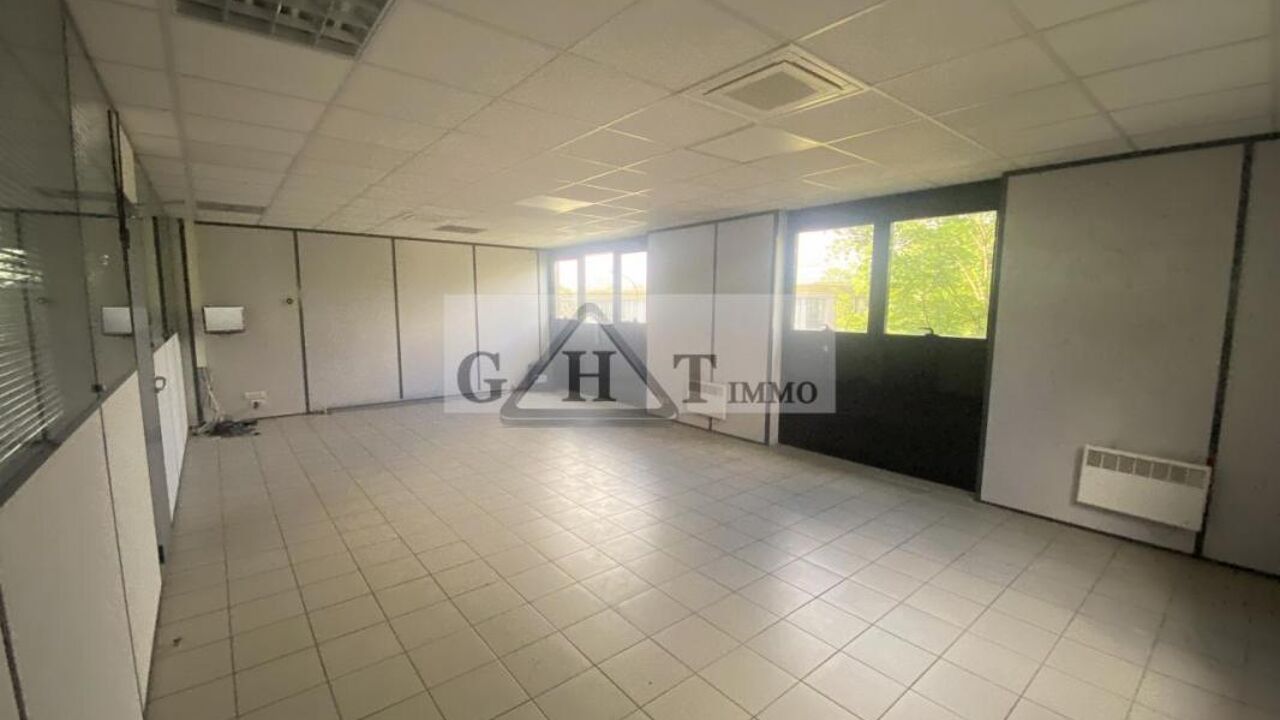 bureau  pièces 120 m2 à louer à Créteil (94000)