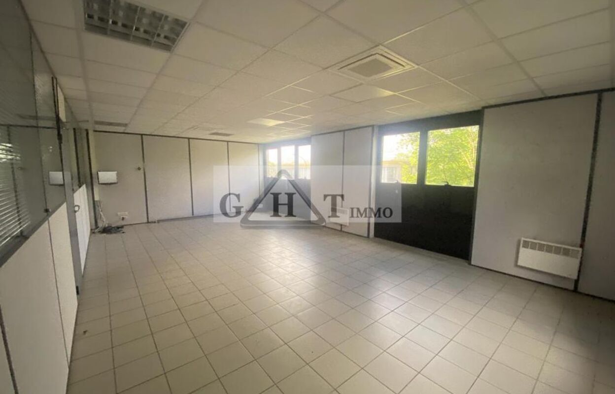 bureau  pièces 120 m2 à louer à Créteil (94000)