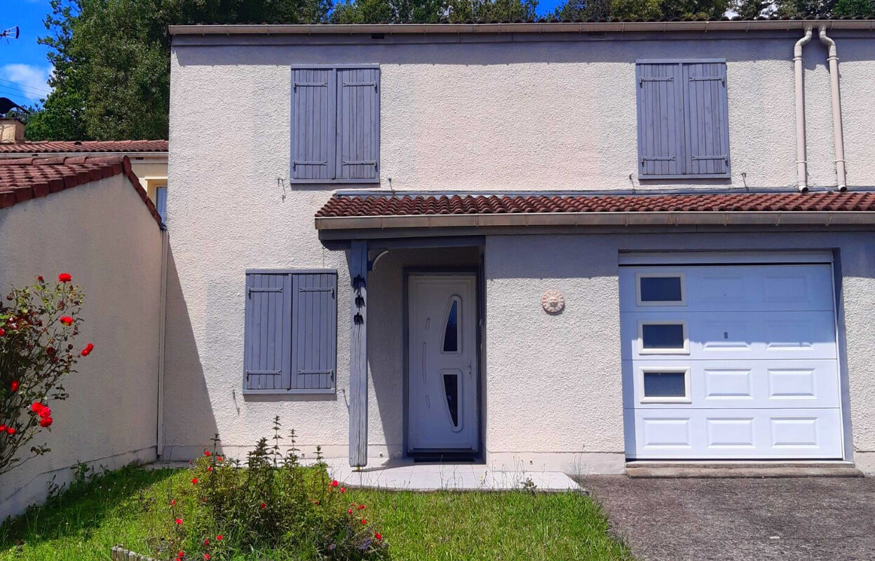 maison 4 pièces 92 m2 à vendre à Aurillac (15000)